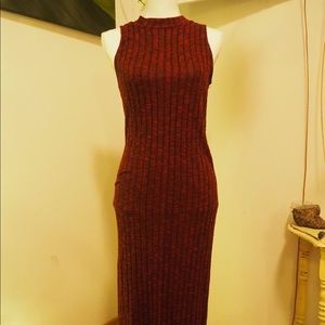 Sleeveless maroon dress
